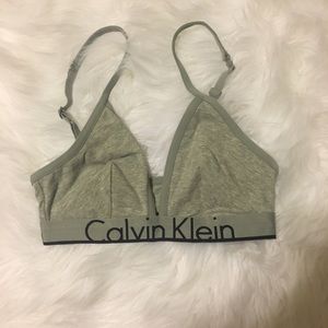 ✨Calvin Klein sports bra never worn!!